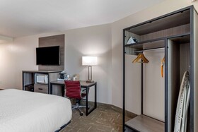 Clarion Pointe