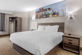 Clarion Pointe