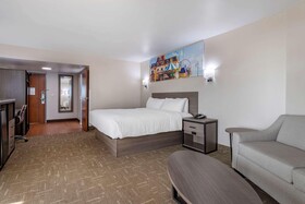 Clarion Pointe