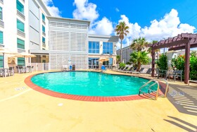 Clarion Pointe