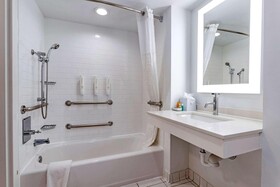 Clarion Pointe