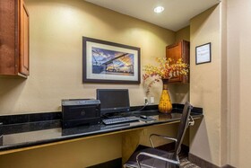 Comfort Suites