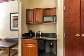 Comfort Suites