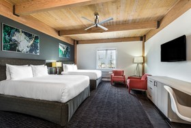 Harbor House Hotel & Marina At Pier 21