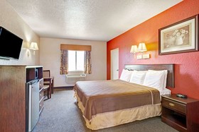 Howard Johnson by Wyndham Galveston