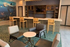 La Quinta Inn & Suites by Wyndham Galveston North at I-45