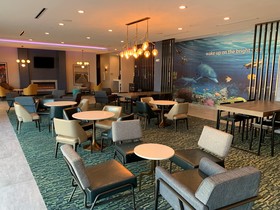 La Quinta Inn & Suites by Wyndham Galveston North at I-45