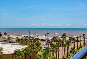 Quality Inn & Suites Beachfront