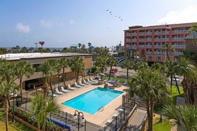 Red Roof Inn Galveston - Beachfront/Convention Ctr.