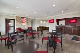 Red Roof PLUS+ Galveston - Beachfront