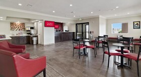 Red Roof PLUS+ Galveston - Beachfront