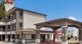 Red Roof PLUS+ Galveston - Beachfront