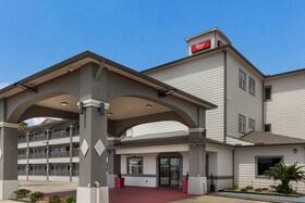 Red Roof PLUS+ Galveston - Beachfront