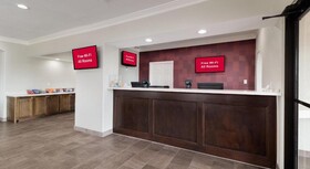 Red Roof PLUS+ Galveston - Beachfront