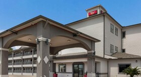 Red Roof PLUS+ Galveston - Beachfront