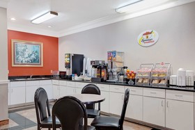 Super 8 by Wyndham Galveston