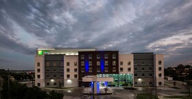 Holiday Inn Express & Suites Garland E Lake Hubbard I30