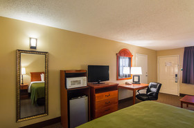 Quality Inn & Suites Garland East Dallas