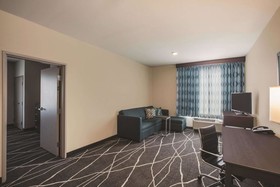 La Quinta Inn & Suites by Wyndham Dallas Northeast-Arboretum