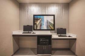 La Quinta Inn & Suites by Wyndham Dallas Northeast-Arboretum