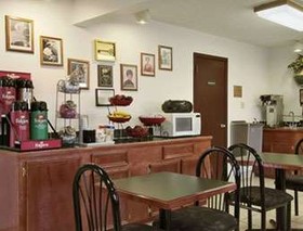 Super 8 by Wyndham Giddings