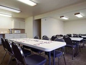 Super 8 by Wyndham Giddings