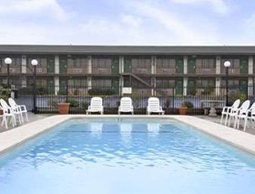 Super 8 by Wyndham Giddings