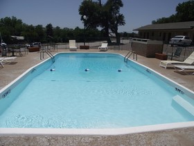 Glen Rose Inn and Suites