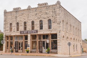 Historic Nutt House Hotel