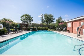 Holiday Inn Express & Suites Dallas - Grand Prairie I-20