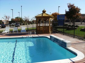 Holiday Inn Express & Suites Dallas - Grand Prairie I-20