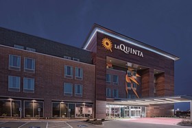 La Quinta Inn & Suites by Wyndham Dallas Grand Prairie North