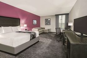 La Quinta Inn & Suites by Wyndham Dallas Grand Prairie North