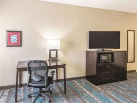 La Quinta Inn & Suites by Wyndham Dallas Grand Prairie South
