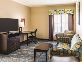 La Quinta Inn & Suites by Wyndham Dallas Grand Prairie South