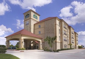 La Quinta Inn & Suites by Wyndham Dallas Grand Prairie South
