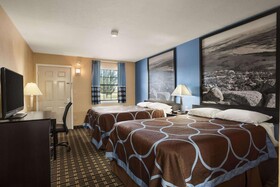 Super 8 by Wyndham Grand Prairie Southwest