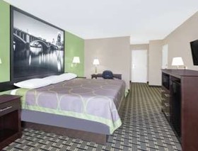 Super 8 by Wyndham Grand Prairie North