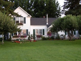 Cozy Rose Inn