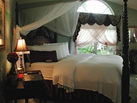 Cozy Rose Inn