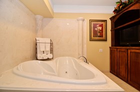 Best Western Plus Monica Royale Inn & Suites