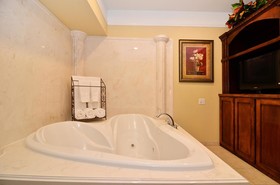 Best Western Plus Monica Royale Inn & Suites
