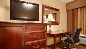 Best Western Plus Monica Royale Inn & Suites