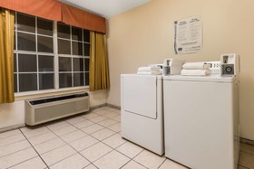 Super 8 by Wyndham Greenville