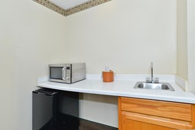 Americas Best Value Inn & Suites-haltom City/ft. Worth