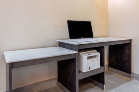 La Quinta Inn & Suites by Wyndham Hillsboro