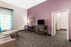 La Quinta Inn & Suites by Wyndham Hillsboro