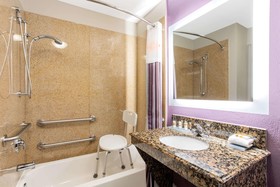 La Quinta Inn & Suites by Wyndham Hillsboro