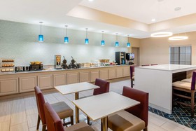 La Quinta Inn & Suites by Wyndham Hillsboro