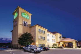 La Quinta Inn & Suites by Wyndham Hillsboro